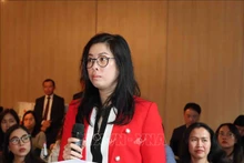 Nguyen Doan Hoai Thu, de la Cámara de Comercio de Luxemburgo, habla en el evento. (Foto: Nhan Dan)