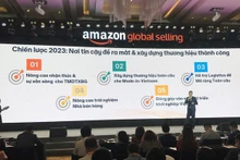 Gijae Seong, director general de Amazon Global Selling Vietnam, presenta el evento "La Semana de Amazon 2022". (Fotografía: VNA)