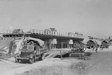 Unidades de tanques e infantería mecanizada liberan Buon Ma Thuot (1975). (Foto: Anh Ton/VNA)