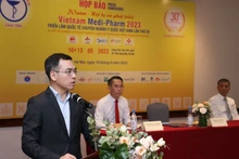 Ha Anh Duc, jefe de Oficina del Ministerio de Salud Pública, habla en la conferencia de prensa.