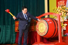 [Foto] Presidente parlamentario asiste a inauguración de año escolar en Escuela de Huu Nghi T78