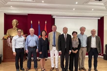 Representantes de la FDFV y de la Embajada de Vietnam en Francia (Fotografía: VNA)