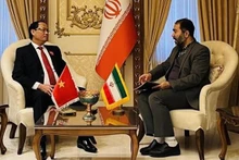 El vicepresidente de la Asamblea Nacional de Vietnam Tran Quang Phuong y el vicepresidente de Irán Seyyed Mohammed Hosseini. (Fotografía: VNA)