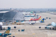[Foto] Aeropuerto Internacional de Noi Bai bullicioso en los últimos días antes del Tet