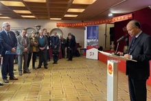 El embajador vietnamita, Dinh Toan Thang, interviene en el evento (Fotografía: VNA)