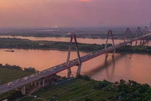 El puente Nhat Tan comienza a construirse en 2009 y finaliza en 2015 (Foto: VNA)