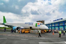 Un avión de Bamboo Airways en el aeropuerto de Ca Mau (Fotografía: tuoitre.vn)
