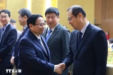 [Foto] Premier vietnamita mantiene diálogo con representantes de empresas surcoreanas