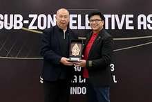 El presidente de la Federación de Baloncesto de Vietnam (VBF), Nguyen Bao Hoang (Derecha) (Fotografía: VBF)