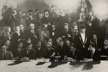 La ceremonia de firma tuvo lugar el 23 de enero de 1973 en el Centro de Conferencias Internacionales de París, en la calle Kléber.