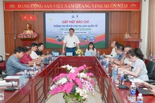 El Servicio de Cultura, Deportes y Turismo de la provincia de Lao Cai informa a la prensa sobre el evento.