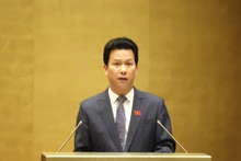 El ministro de Recursos Naturales y Medio Ambiente, Dang Quoc Khanh, interviene en la sesión (Foto: baotainguyenmoitruong.vn)
