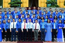 El presidente de Vietnam, Vo Van Thuong, y los delegados (Foto: Nhan Dan)