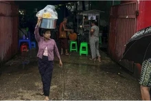 Nueve personas de un "barrio de ocupantes ilegales" en Yangon fueron hospitalizadas por diarrea grave. (Foto: AFP)