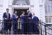 El primer ministro de Vietnam, Pham Minh Chinh, y el alcalde de la ciudad de Nueva York, Eric Adams (Foto: VNA)