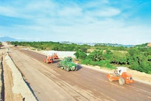 La construcción de la autopista Cam Lam-Vinh Hao. (Fotografía: Nam Hai)