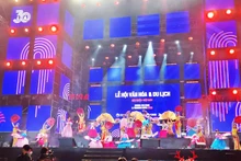 Una presentación artística en la ceremonia de apertura. (Fotografía: hanoimoi.com.vn)
