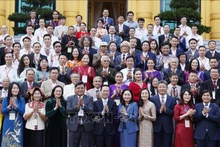 El presidente de Vietnam, Vo Van Thuong, y los delegados (Foto: VNA)