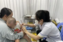 Vacunación en Vietnam (Foto: VNA)