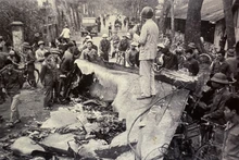 El avión derribado en la calle Hoang Hoa Tham (Fotografía: qdnd.vn)