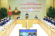El primer ministro Pham Minh Chinh interviene en la reunión. (Foto: VNA)
