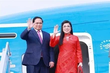 El primer ministro de Vietnam, Pham Minh Chinh, y su esposa parten de Hanói para visitar Polonia, República Checa y asistir a FEM. (Foto: VNA)