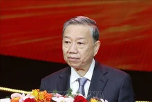 El secretario general del Partido Comunista de Vietnam, To Lam, pronuncia un discurso en el foro. (Foto: VNA)