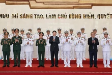 El presidente vietnamita, Luong Cuong y los delegados en la cita.
