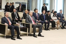 [Foto] Líder partidista vietnamita visita Centro Financiero Internacional de Astaná en Kazajistán 