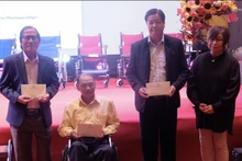La entrega de sillas de ruedas a personas discapacitadas en Da Nang (Foto: VNA) 