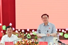 El presidente de la Asamblea Nacional de Vietnam, Vuong Dinh Hue, interviene en el acto (Foto: Nhan Dan)