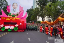 [Foto] Expectativas en Ciudad Ho Chi Minh por desfile militar y civil