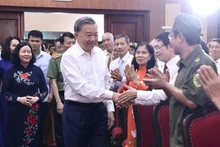 El presidente vietnamita, To Lam, participa en el Festival de salvaguardia de seguridad nacional de todo el pueblo. (Foto:VNA)