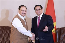El primer ministro de Vietnam, Pham Minh Chinh, recibe al presidente del Partido Popular Indio, Jagat Prakash Nadda. (Foto: VNA)