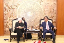 El miembro del Buró Político y jefe de la Comisión de Asuntos Económicos del Comité Central del Partido Comunista de Vietnam, Tran Tuan Anh, y la secretaria del Tesoro de Estados Unidos, Janet Yellen (Fotografía: VNA)