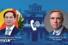 El ministro de Relaciones Exteriores de Vietnam, Bui Thanh Son, sostuvo una conversación telefónica con el senador Jeff Merkley, director del Subcomité de Asignaciones del Senado en Agencias de Interior, Medioambiente y Relacionadas. (Foto:VNA)