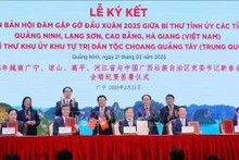 Se firmaron 29 memorandos de entendimiento entre localidades vietnamitas y chinas, que fortalecen la cooperación en diversos sectores. (Foto: VNA)