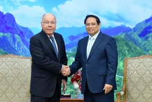 El primer ministro de Vietnam, Pham Minh Chinh y el ministro de Relaciones Exteriores de Brasil, Mauro Vieira (Foto: Nhan Dan)
