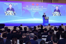 El presidente de la Asamblea Nacional de Vietnam, Vuong Dinh Hue, en el Foro de Políticas y Leyes para promover la inversión y la cooperación comercial binacional con China (Foto: VNA)