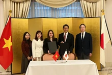 En la ceremonia de firma entre la Embajada de Japón en Hanói y el Grupo Asesor de Minas en Vietnam (Foto: thoidai.com.vn)