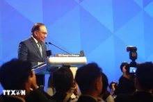 El primer ministro de Malasia, Anwar Bin Ibrahim, pronuncia un discurso en la 22.ª edición del Diálogo de Shangri-La (Foto: VNA)
