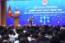 El primer ministro Pham Minh Chinh habla en la ceremonia de inauguración del Portal Nacional de Derecho (Foto: Nhan Dan)