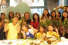 [Foto] Cálido programa de intercambio cultural para mujeres y niños vietnamitas y chinos