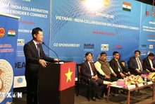 Do Quoc Hung, subdirector del Departamento de Desarrollo de Mercados Exteriores del Ministerio de Industria y Comercio, pronuncia el discurso inaugural del seminario (Foto: VNA)