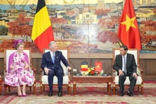 El Rey Felipe de Bélgica y la Reina Matilde se reúnen con Nguyen Van Tung, presidente del Comité Popular de Hai Phong (Foto: congthuong.vn)