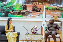 La embajadora Vu Thanh Huyen se reunió con el presidente de Burundi, Evariste Ndayishimiye, el 24 de octubre de 2024. (Foto: VNA)