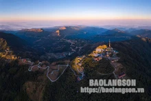 Panorama de la zona turística nacional de Mau Son.