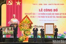 El presidente de la Asamblea Nacional de Vietnam, Vuong Dinh Hue, asiste a la ceremonia del anuncio de establecimiento de la ciudad de Viet Yen, en la provincia de Bac Giang (Foto: Nhan Dan)