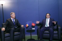 El primer ministro de Vietnam, Pham Minh Chinh, se reunió con el presidente de Rumanía, Klaus Iohannis, en la sede de las Naciones Unidas en Nueva York, en septiembre de 2023. (Foto: VNA)