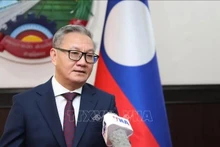 El ministro de Relaciones Exteriores de Laos, Thongsavanh Phomvihane, responde a las preguntas de la VNA (Foto: VNA)